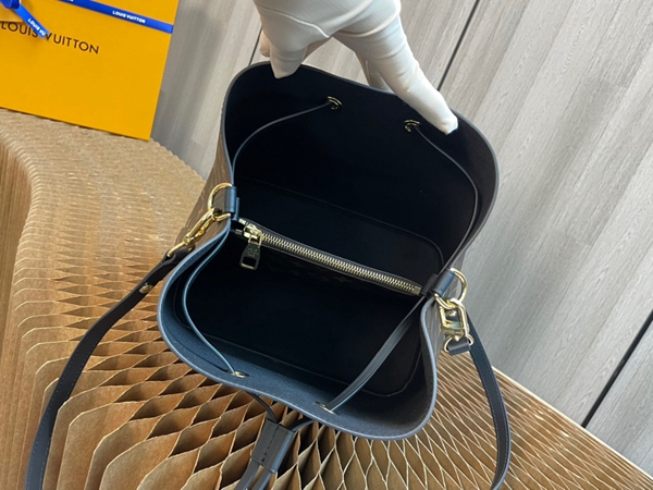 ルイヴィトンバッグ角部分ディテール